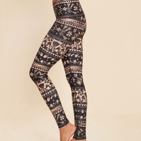 Teeki Hotpants Leggings for hot yoga hotworx - Picture 3 of 5